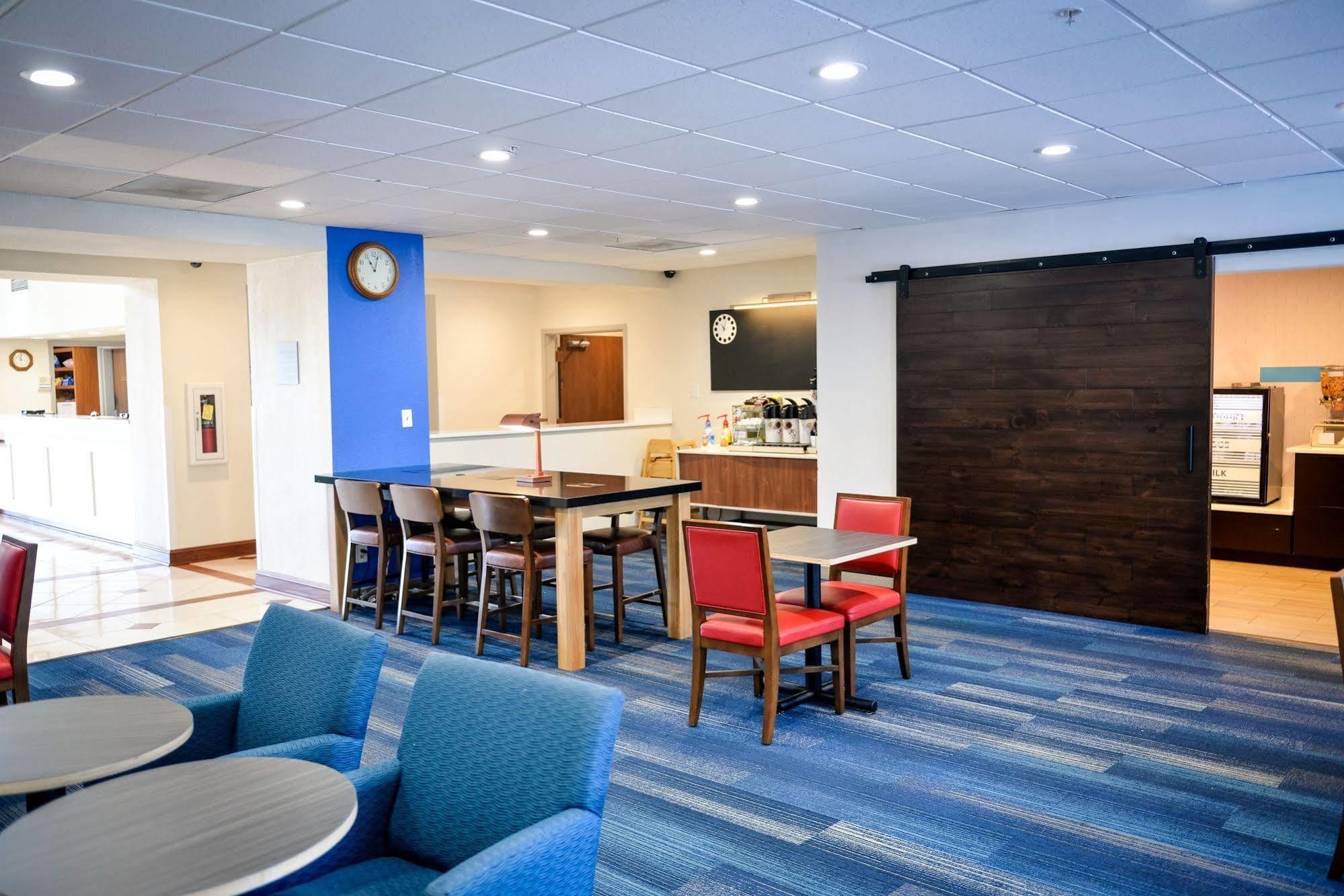 Holiday Inn Express Prince Frederick By Ihg Dış mekan fotoğraf