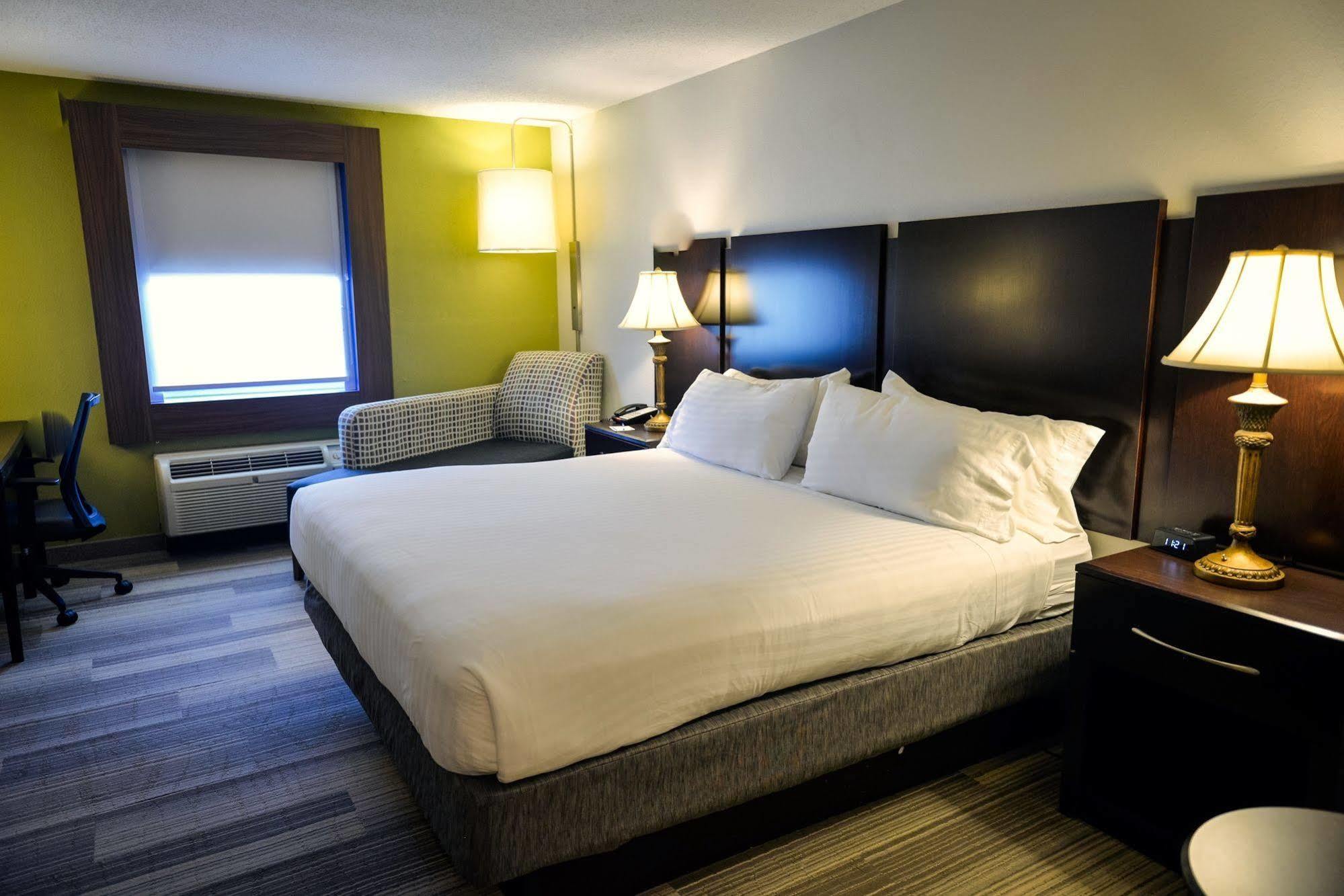 Holiday Inn Express Prince Frederick By Ihg Dış mekan fotoğraf